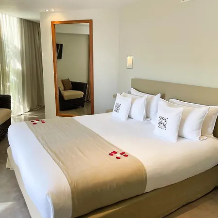 戛纳圣巴特别墅酒店 招待所